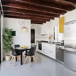 La Santa Apartment *